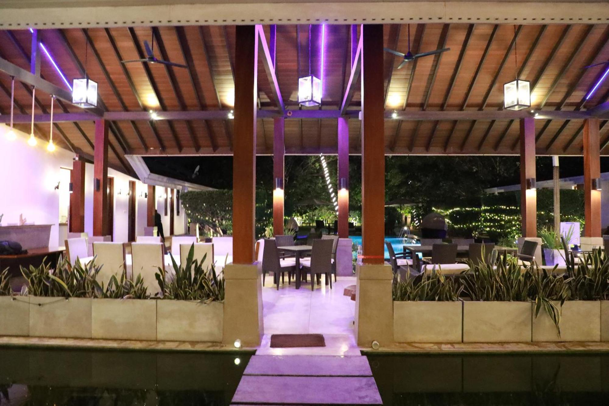 Swanee Grand Hotel Negombo Kültér fotó