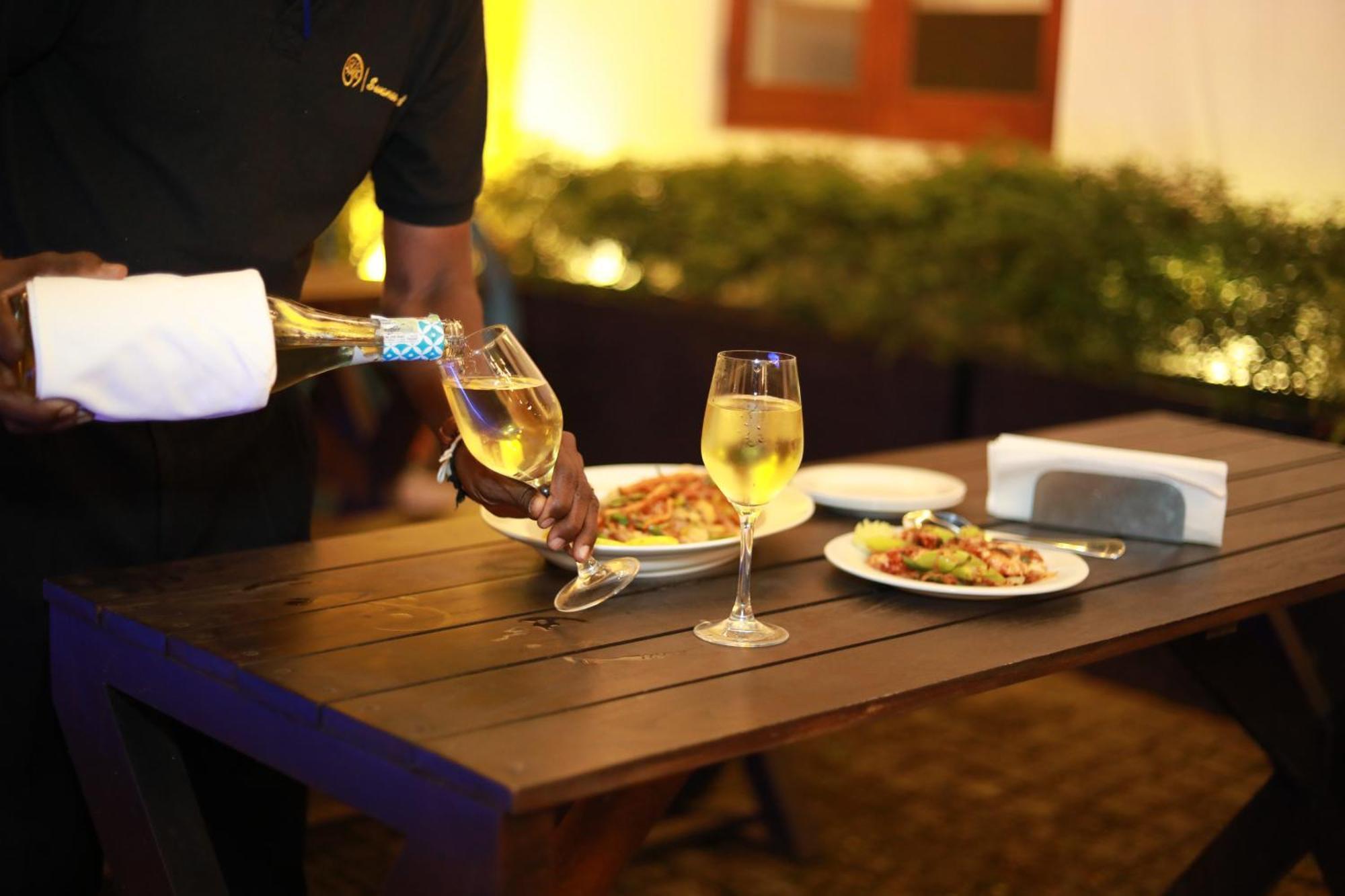 Swanee Grand Hotel Negombo Kültér fotó