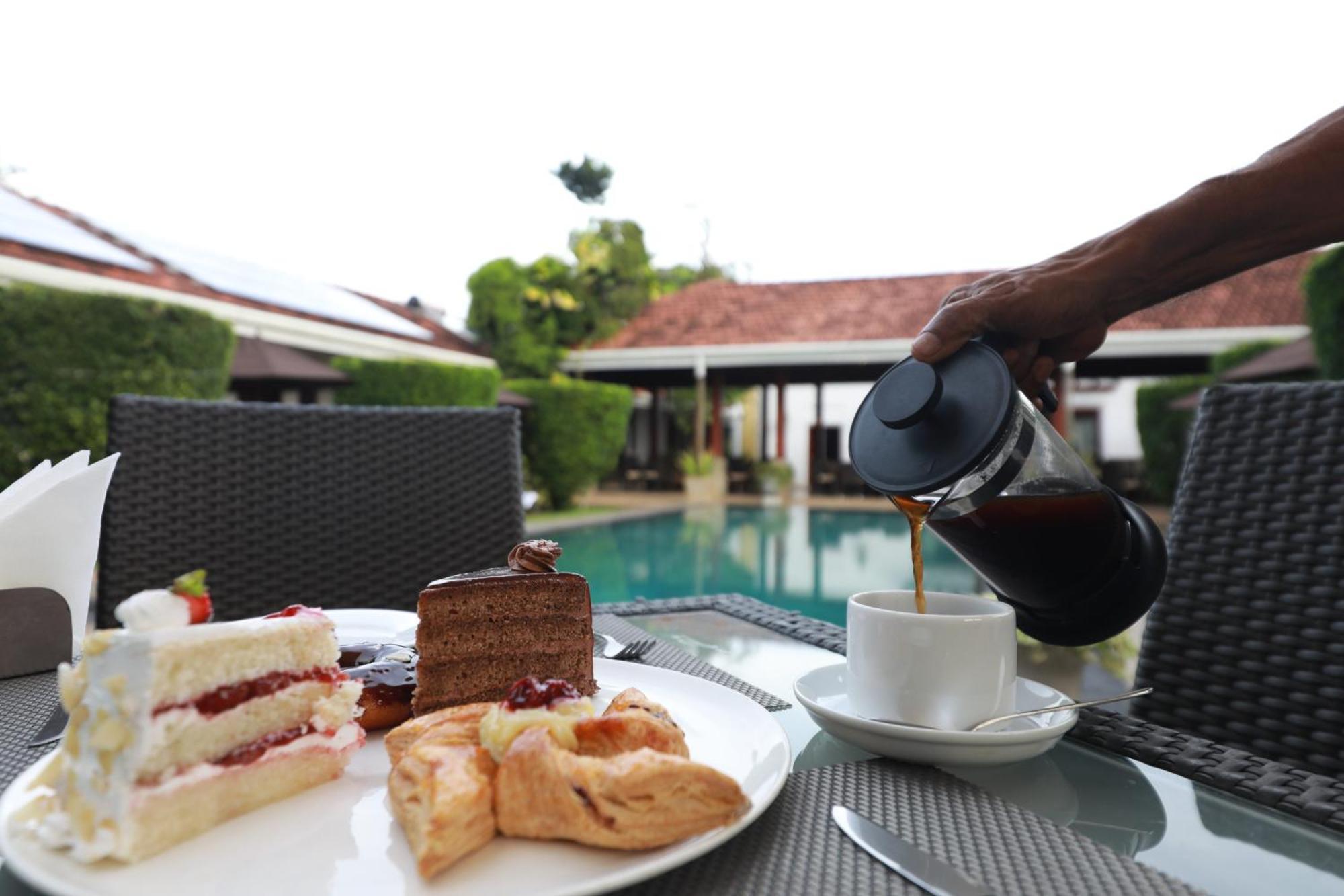 Swanee Grand Hotel Negombo Kültér fotó